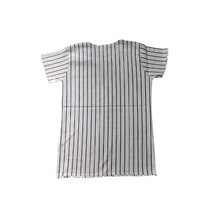 LADDIES T SHIRT XL - BLACK AND WHITE