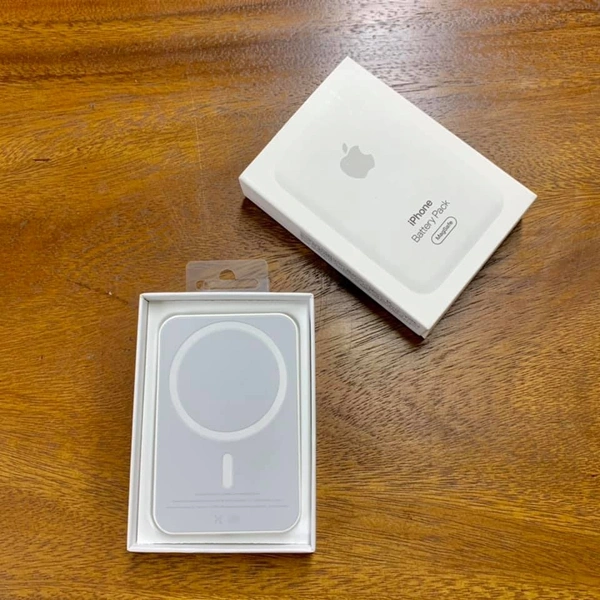Apple  IPHONE BATTERY PACK MAGSAFE  - White