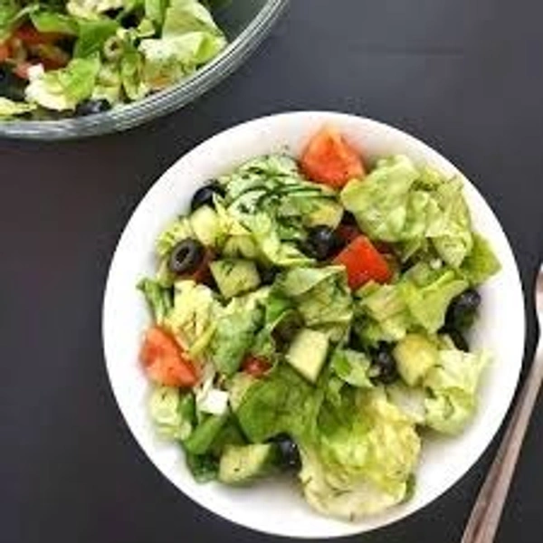 Om Baker & Cafe Green Salad
