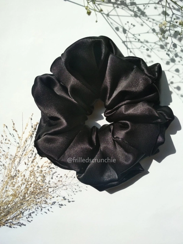 Black Scrunchie - Black, M