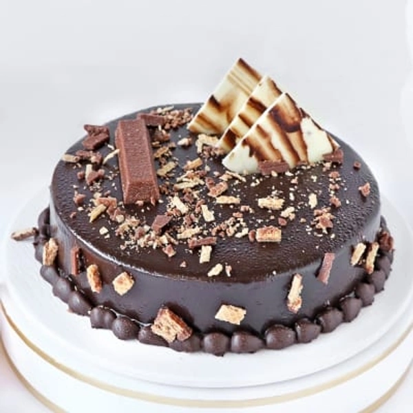 Kitkat Crunch Cake  - 1kg