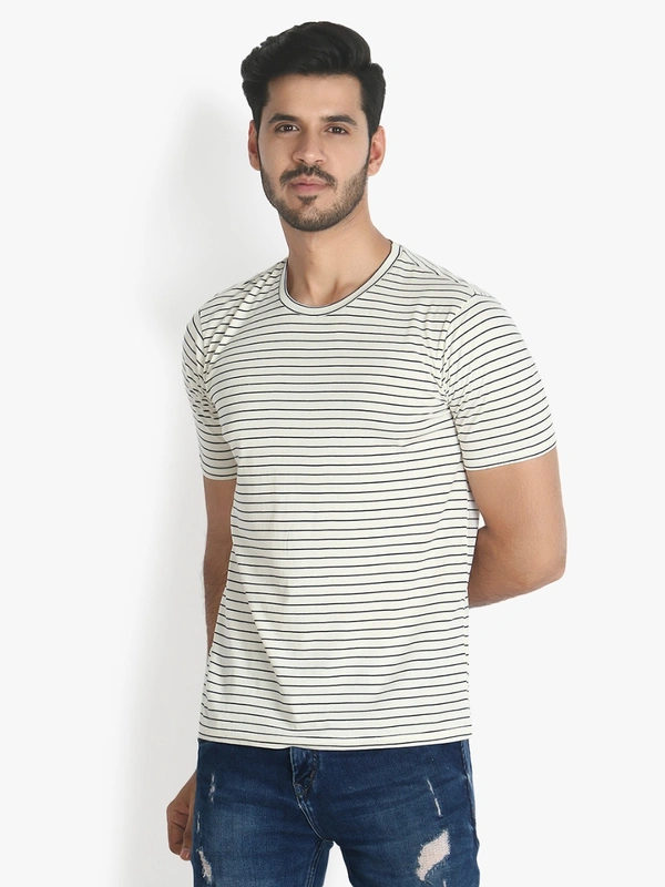 White & Black Mens  Tshirt  - L