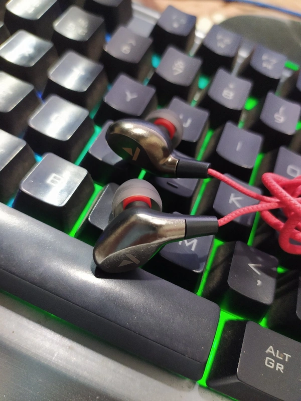 BOAT Plug InTo Nirvana - Red & Black