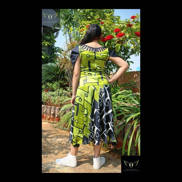 Women's Printed Crepe Dress - green-black-white, S(chest35")
