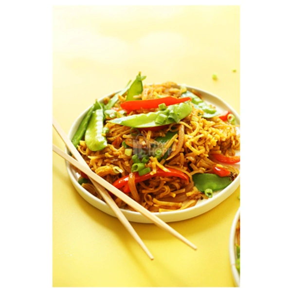 Veg Singapuri Noodles - spicy