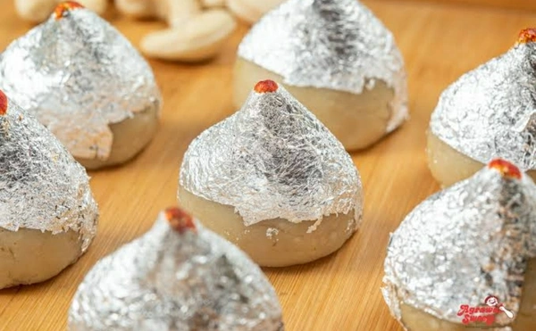Kaju Samosa