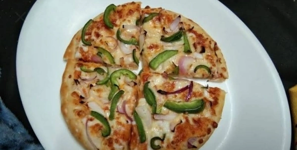 Capsicum Pizza - Medium