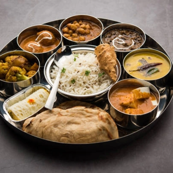 MAKHANI SUPREME                         Sweetcorn, Onion, Capsicum, Black Olive  - Medium
