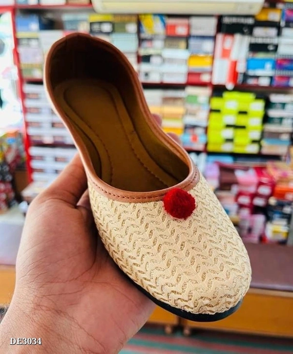 Punjabi Jutti*PUNJABI JUTTI For queens Multi shade suitable with all colours Size 36-37-38-39-40-41-42 - Multicolored, 41