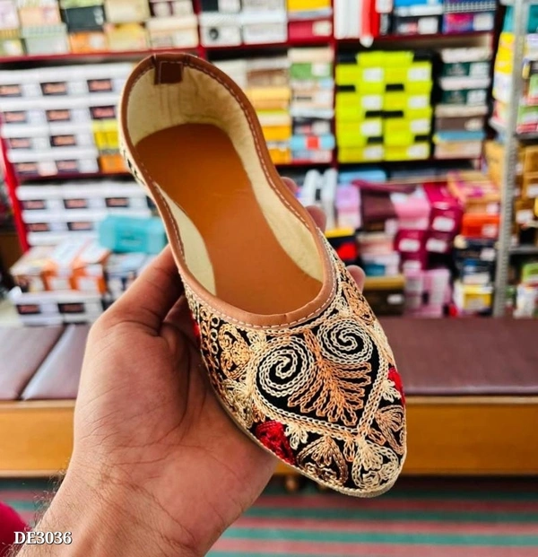 Punjabi Jutti*PUNJABI JUTTI For queens Multi shade suitable with all colours Size 36-37-38-39-40-41-42 - Multicolored, 41