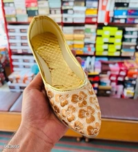 Punjabi Jutti*PUNJABI JUTTI For queens Multi shade suitable with all colours Size 36-37-38-39-40-41-42 - Multicolored, 41