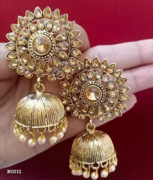 beautiful earrings*🔥💘🔥💘🔥💘🔥jhumkaName: jhumkaBase Metal: AlloyPlating: Oxidised GoldStone Type: PearlsSizing: Non-AdjustableType: Jhumkhas🎉🎉🎉🎉🎉🎉 - Free Size 