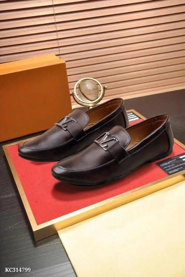 LV HIGH QUALITY**SIZE :- 7️⃣ 8️⃣ 9️⃣ 🔟 *PRICE:- 540 FREE SHIP**SAME DAY SLIP*GS - 9