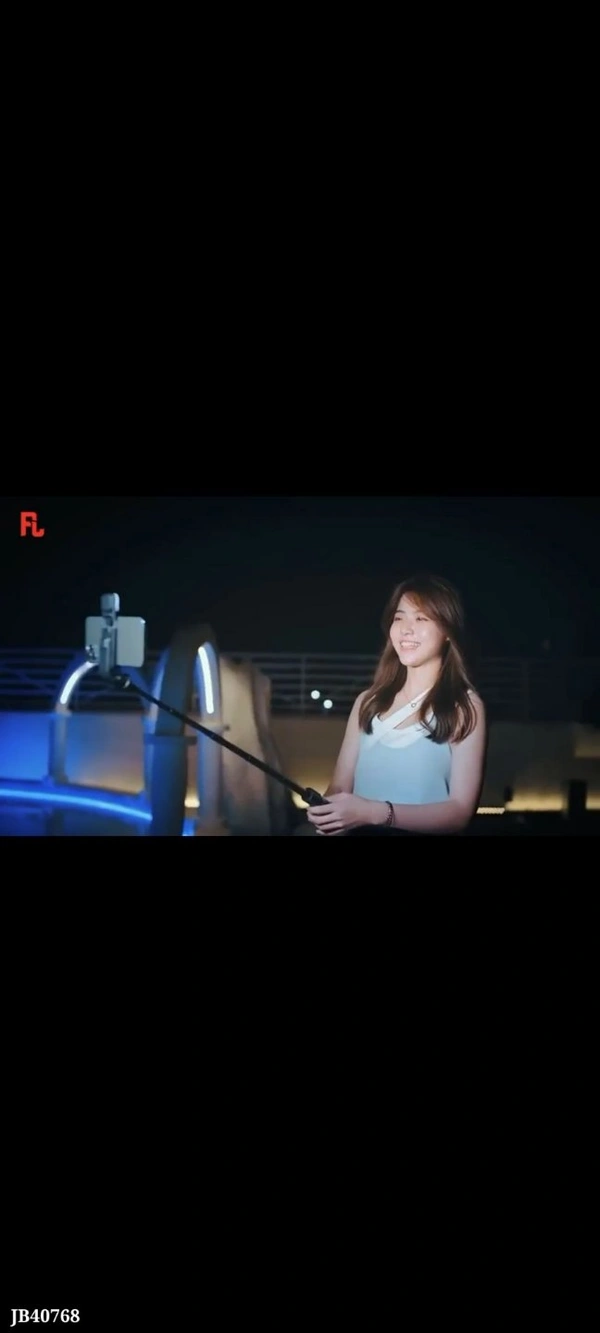 Mini Tripod  mini tripod ( selfie stick)**Mini Tripod*  *With Light* *2 in 1 System* *Selfie stick , Mini Tripod  Blutooth system* 