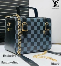 NEW ARRIVAL*_ Attractive look_*Awesome quality**jelly  box with in side coin pocket .**With long belt**Gold mattel chain belt**Very fancy n partywear bag.* *Provid video for quality check*🎥👆*Size 7/6Aroubd - multicolored, 7/6