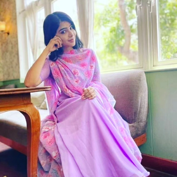 Faux  Catalog Name: *Gown With Dupatta*PREMIUM DESIGNER GOWN-DUPATAThis gown is fashioned on Faux Georgette which is lightweight and assures the wearer a perfect fit & comfort*GOWN  - Pink Lace, L