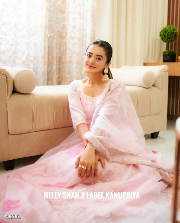 Organza  Suit With Dupatta*Summer Wedding fashion fusion Ohh the Season Of Dressing Up is a therapy to girls  we are just giving you reason This Soothing Blue heaven  Organza Dress Suit With a Beautiful  Lucknow Embroidery Details - Pink Lace, L