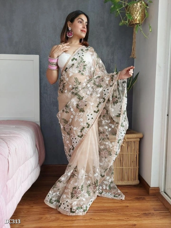 Organza  Catalog Name: *Peach 🍑 Soft Organza Sarees**SUPERHIT DESIGN*  *Saree fabric*:- *PURE ORGANZA*    - Silver, Free