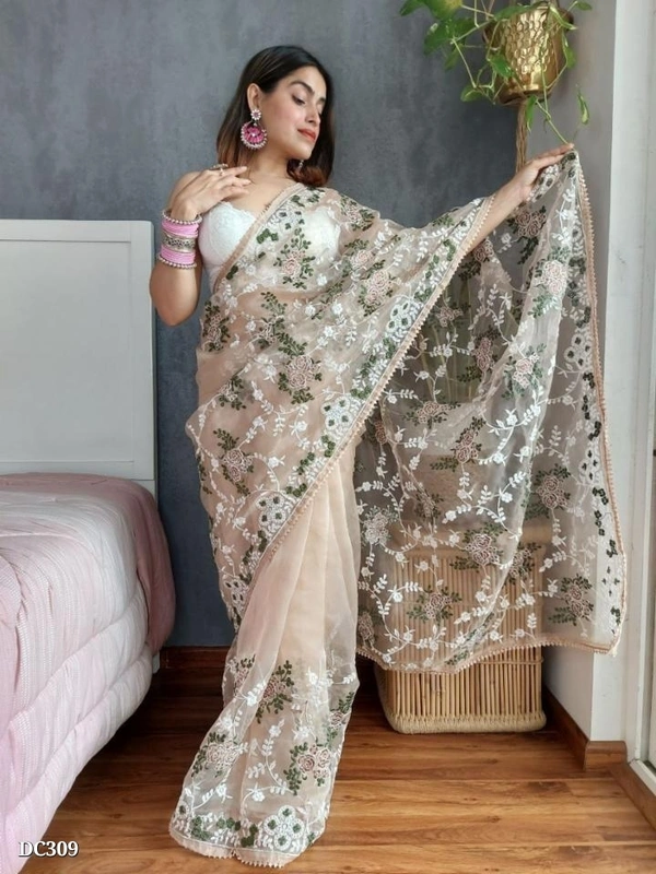 Organza  Catalog Name: *Peach 🍑 Soft Organza Sarees**SUPERHIT DESIGN*  *Saree fabric*:- *PURE ORGANZA*    - Silver, Free