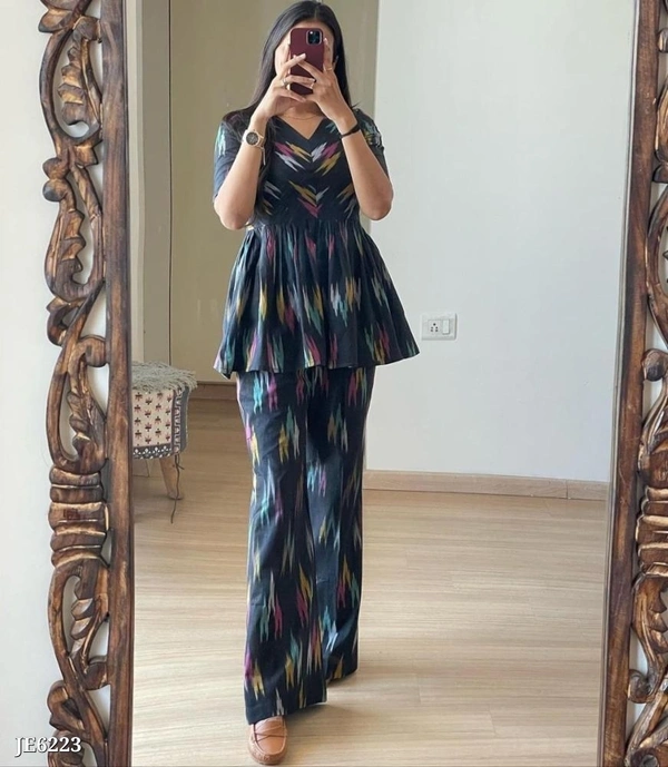 Rayon  ISHA CORD SET👗TOP + PLAZOTop Fabric :~rayon printedTop Length:~front 33" Inch" PLAZO RAYON PRINTED  - multicolored, S