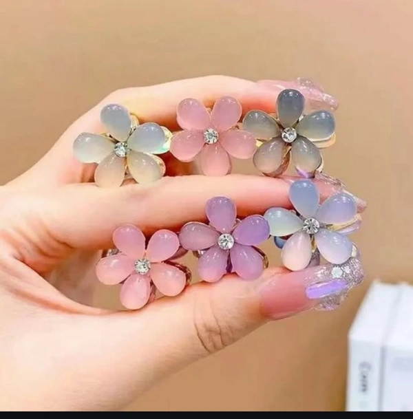 Sisterhood Mini Cute Pearl Claw Flower C3011 - Papaya Whip