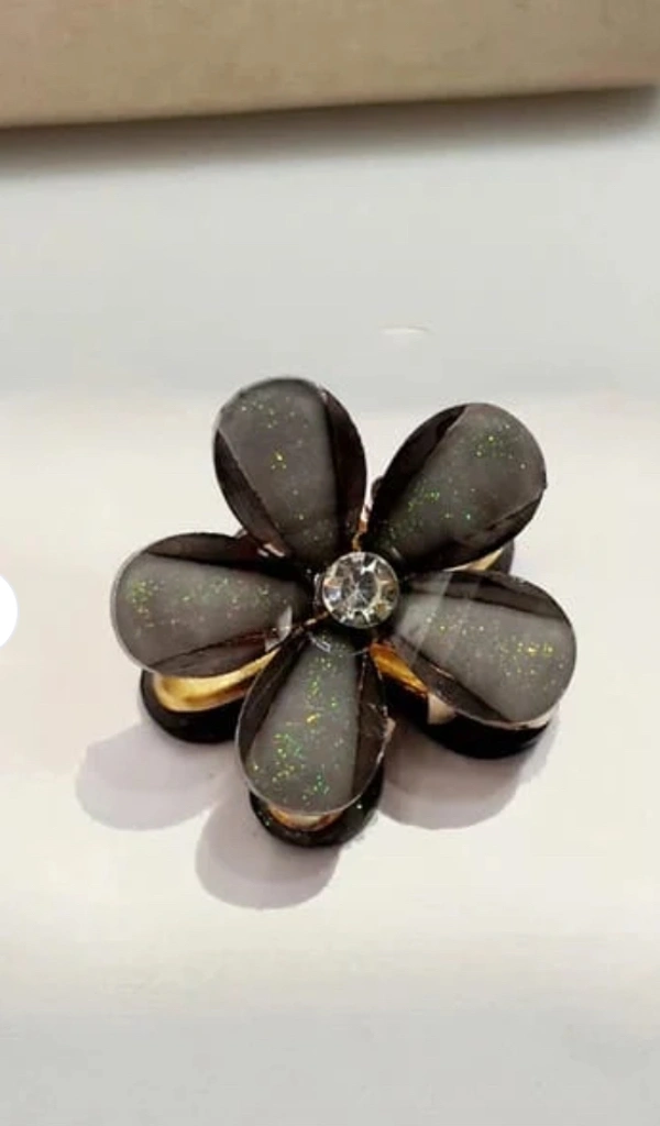 Sisterhood Mini Cute Pearl Claw Flower C3017 - Black