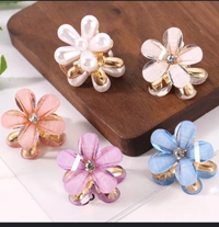 Sisterhood Mini Cute Pearl Claw Flower C3007 - Peach