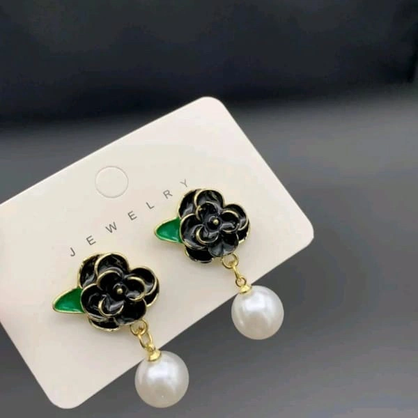 Sisterhood Imported Anttarnish  Korean Earring K40204