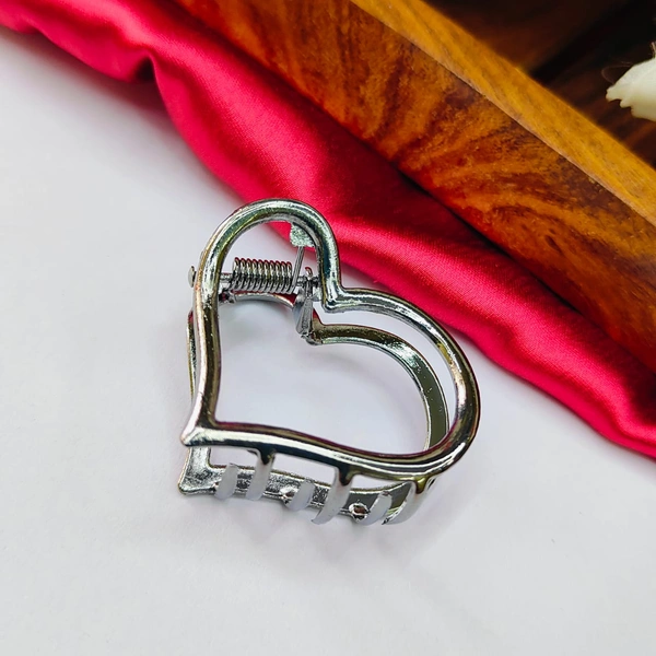 Sisterhood heart Metal Clip 1 - Black