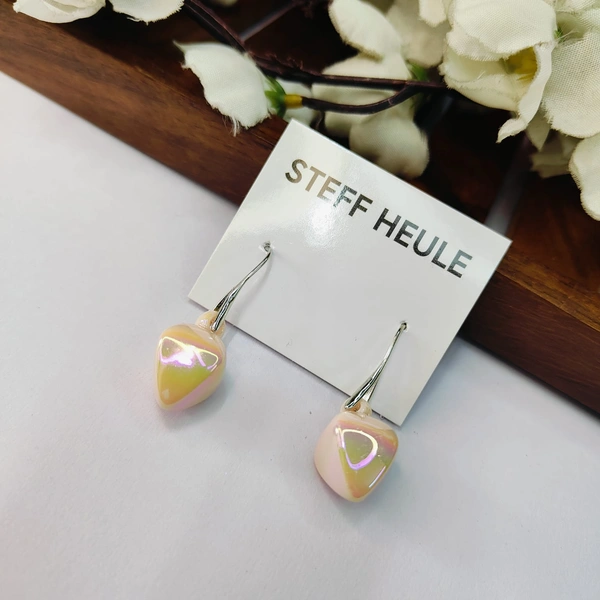 Sisterhood Pearl Earring 3 - Papaya Whip