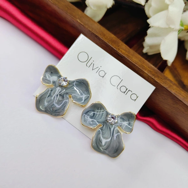 Sisterhood Cute 3 Petal golden plated Earring5