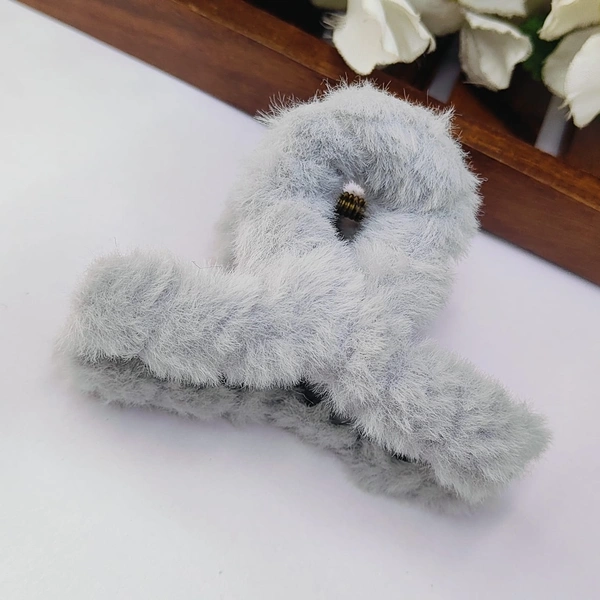 Plush furry claw clip 3