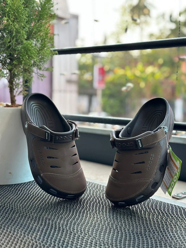 CLOG YUKON VISTA - M7-M8-M9-M10, Black