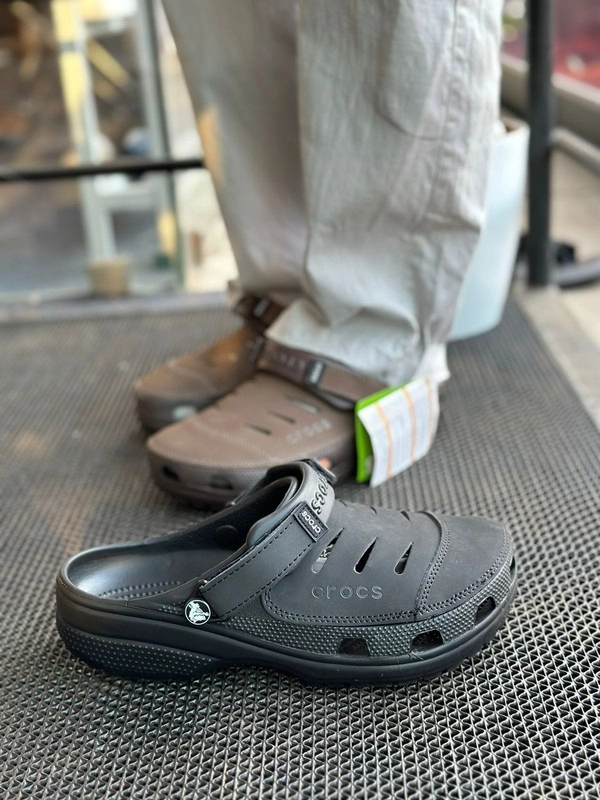 CLOG YUKON VISTA - M7-M8-M9-M10, Black