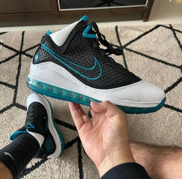 Nike LeBron 7QS Red Carpet - Black, 7.5 - 8 - 9 - 10