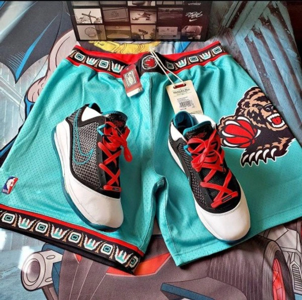 Nike LeBron 7QS Red Carpet - Black, 7.5 - 8 - 9 - 10