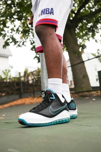 Nike LeBron 7QS Red Carpet - Black, 7.5 - 8 - 9 - 10