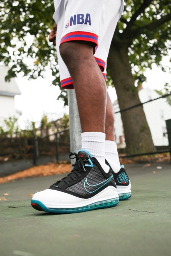 Nike LeBron 7QS Red Carpet - Black, 7.5 - 8 - 9 - 10