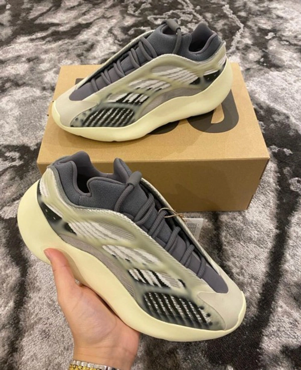 Adidas Yeezy 700 V3 Fade Salt - 7.5 -8 - 9.5 - 9- 10.5