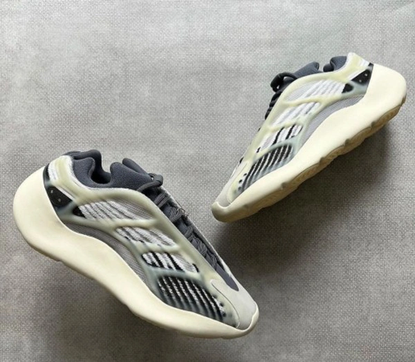 Adidas Yeezy 700 V3 Fade Salt - 7.5 -8 - 9.5 - 9- 10.5