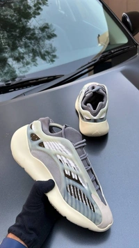 Adidas Yeezy 700 V3 Fade Salt - 7.5 -8 - 9.5 - 9- 10.5