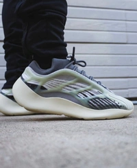 Adidas Yeezy 700 V3 Fade Salt - 7.5 -8 - 9.5 - 9- 10.5