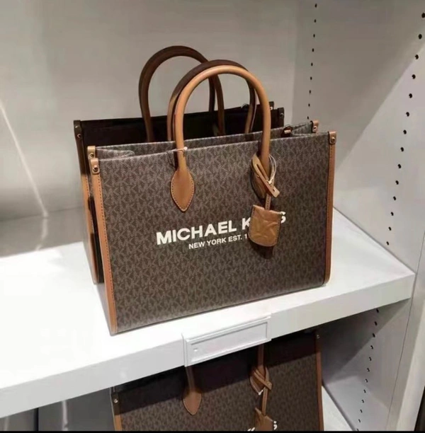 Micheal Kors Tote - Size:14 10Approx