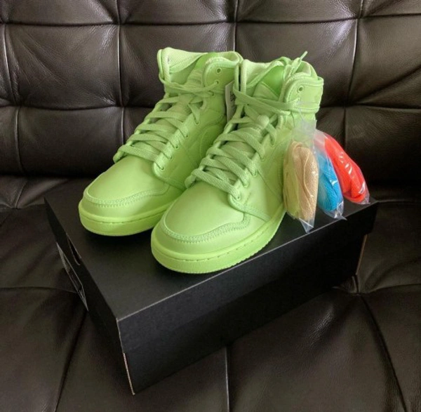 Nike Air Jordan Retro 1 High Barely Volt - 7.5-7-8.5-9-10