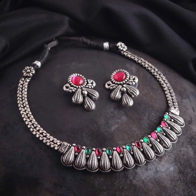 Short Neckpiece