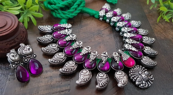 GS  Peacock Thread Choker