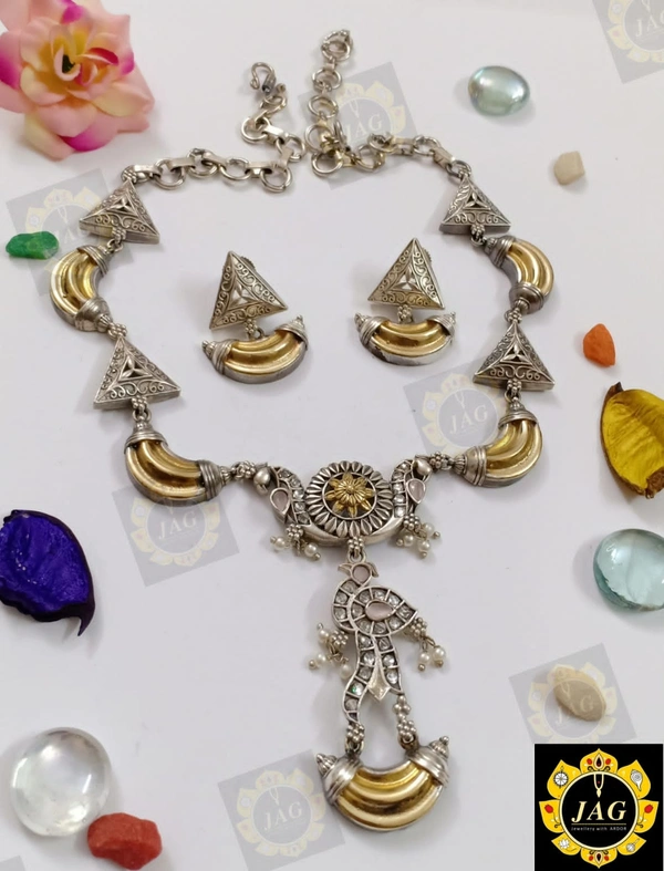 COSMOPOLITAN type Dual Tone Choker