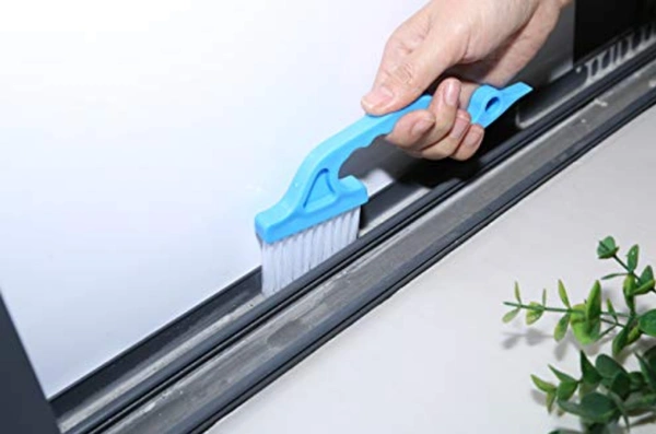 WINDOW CLEANING BRUSH - Made In China.. No Replacement