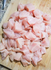 Apna Fresh Tikka Cut Chicken - Light Pink, 1 Kg