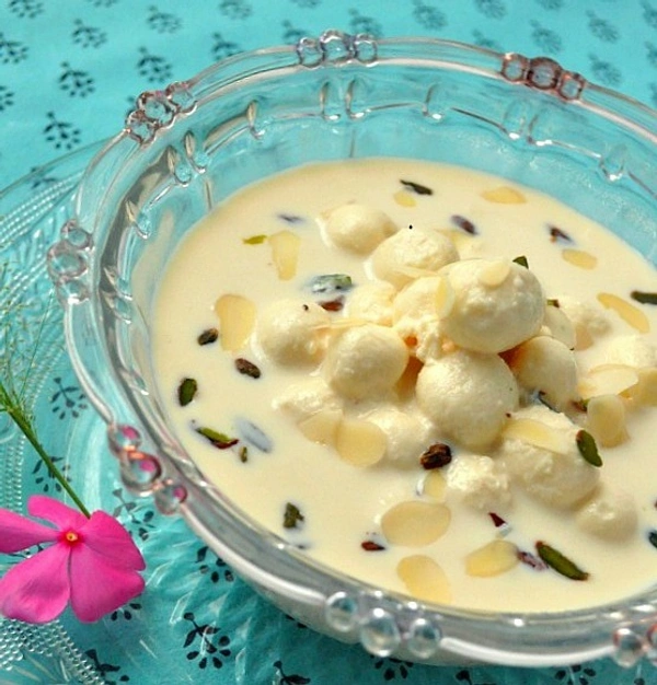 Apna Dairy Angoori Rasmalai (রসমালাই) - 100 Gm, Lovely Tinge of Yellow Color